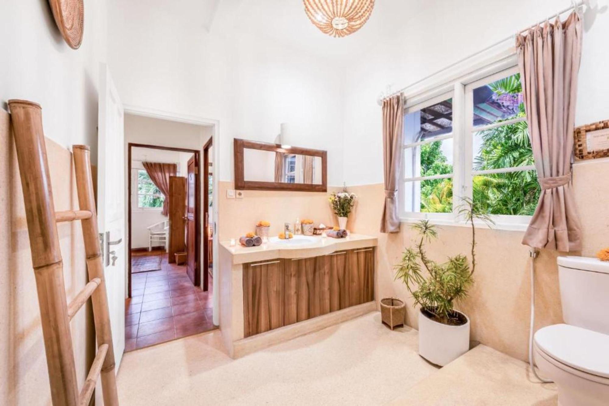 Berlin - Private 6 Bdr In With Pool And Garden Villa Seminyak